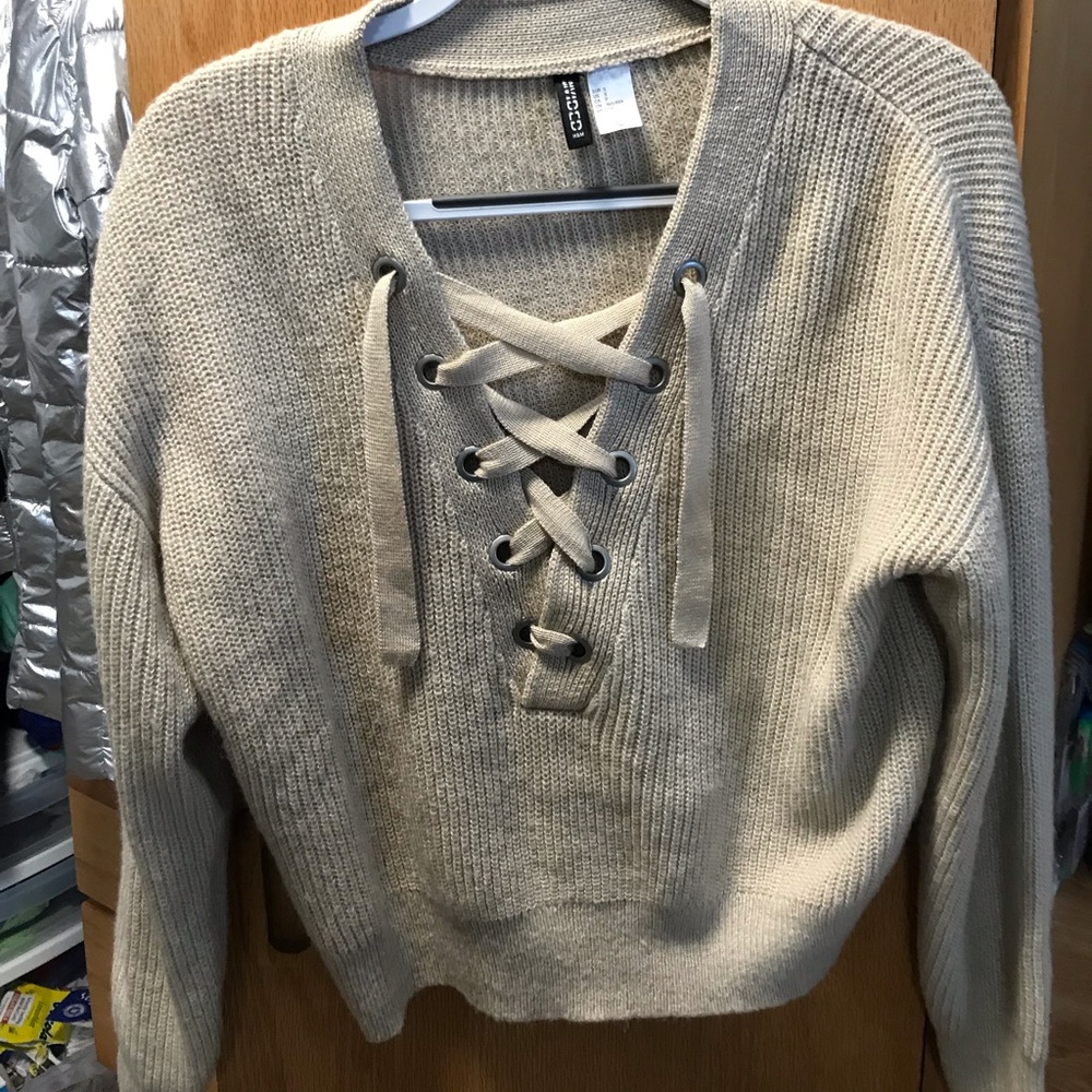 H&M lace up knit sweater - Picture 2 of 4